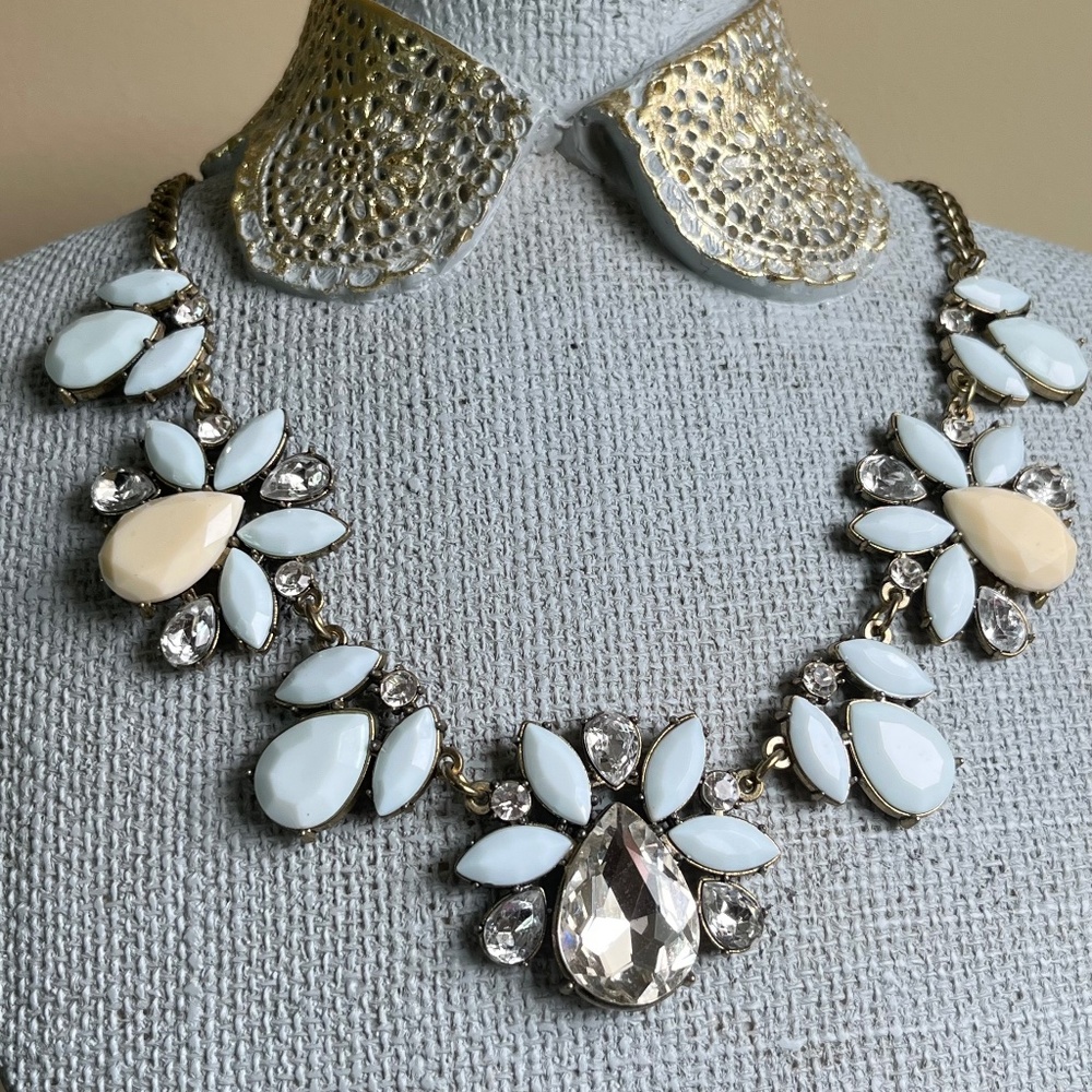 ViVI Chunky Rhinestone & Resin Necklace